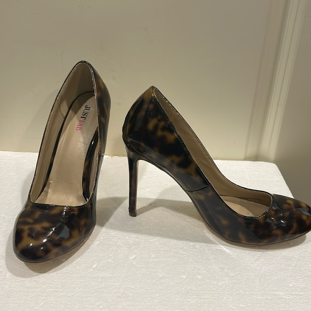 Justfab women Cleonia cheetah animal print SlipOn heels pumps size 9 brown beige